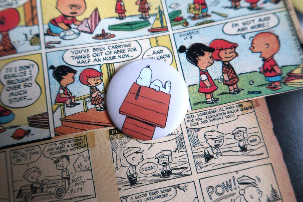 Peanuts Comics Snoopy Woodstock 44MM Pin Badge Broche Button, Verzenden, Snoopy, Nieuw, Gebruiksvoorwerp