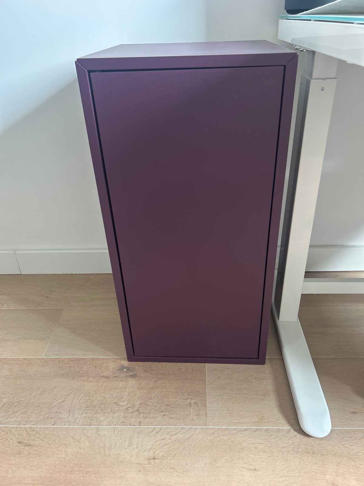 IKEA eket kastje burgundy - perfect voor kleine ruimtes, Huis en Inrichting, Ophalen, Gebruikt