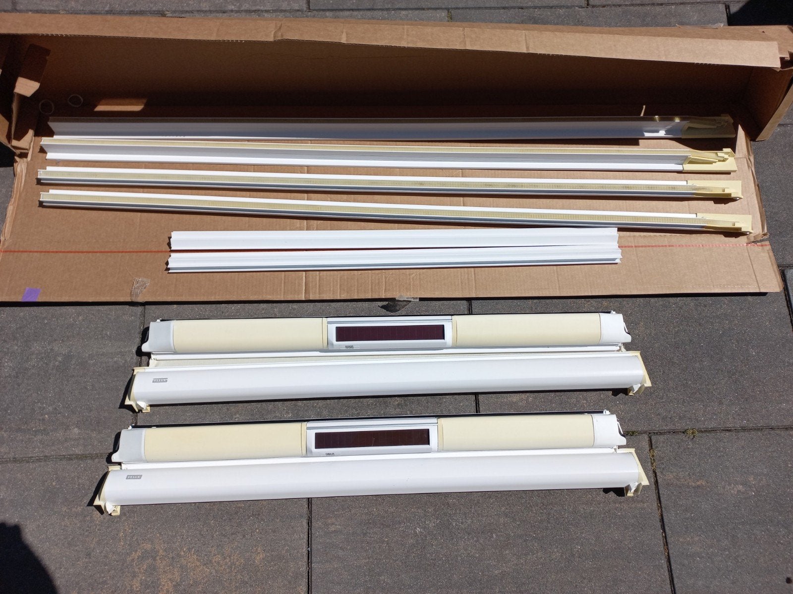 Voor onderdelen 2 stuks VELUX MSG100150 Buitenzonwering, Ophalen, Gebruikt, Overige typen, Elektrisch