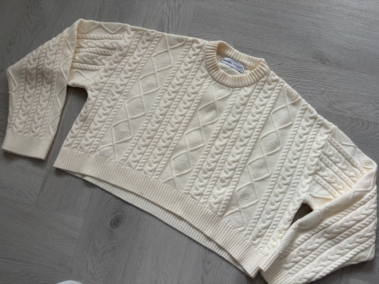 NIEUW: mooie trui van BERSHKA mt S, Ophalen of Verzenden, Nieuw, Maat 36 (S), Wit