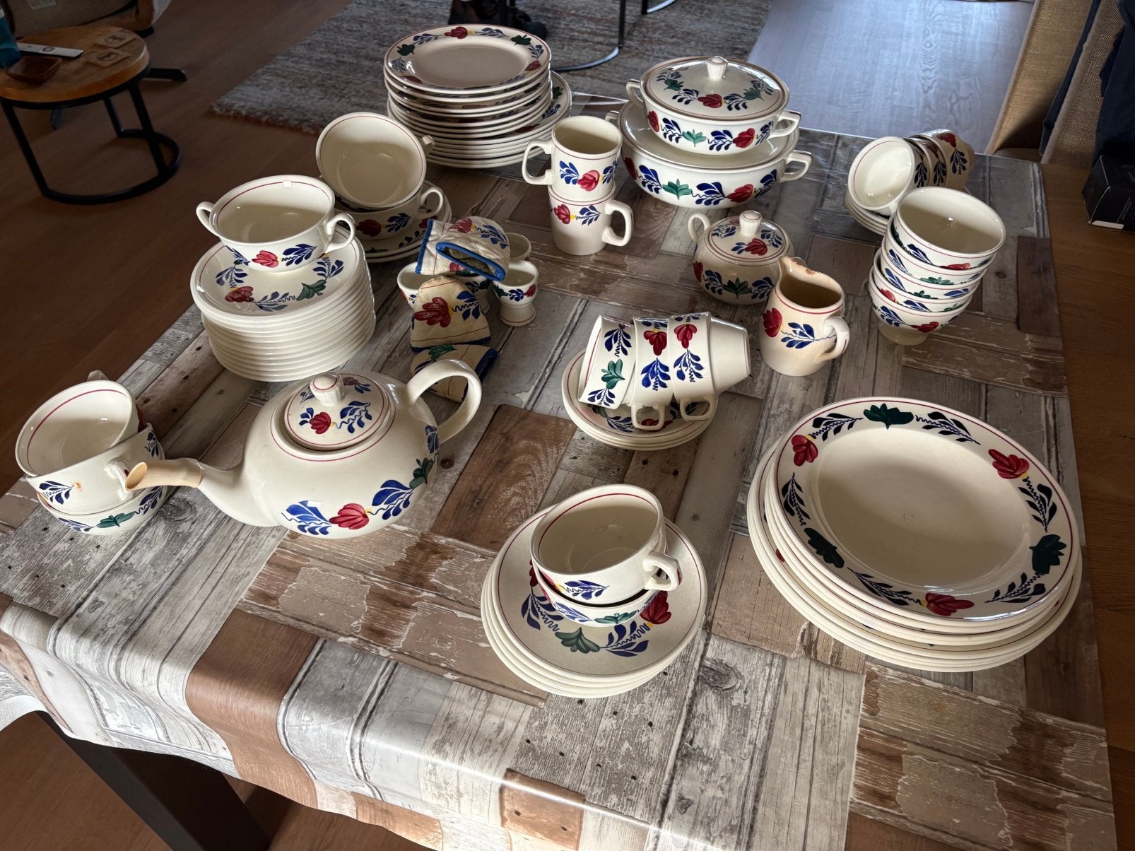 Compleet boerenbont servies, Ophalen, Gebruikt, Landelijk/Boerenbont, Royal Boch