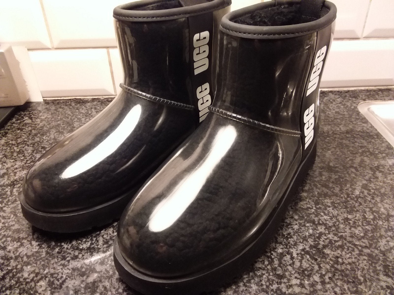 Ugg. Classic mini. Maat 38, Kleding | Dames, Ophalen of Verzenden, Zwart