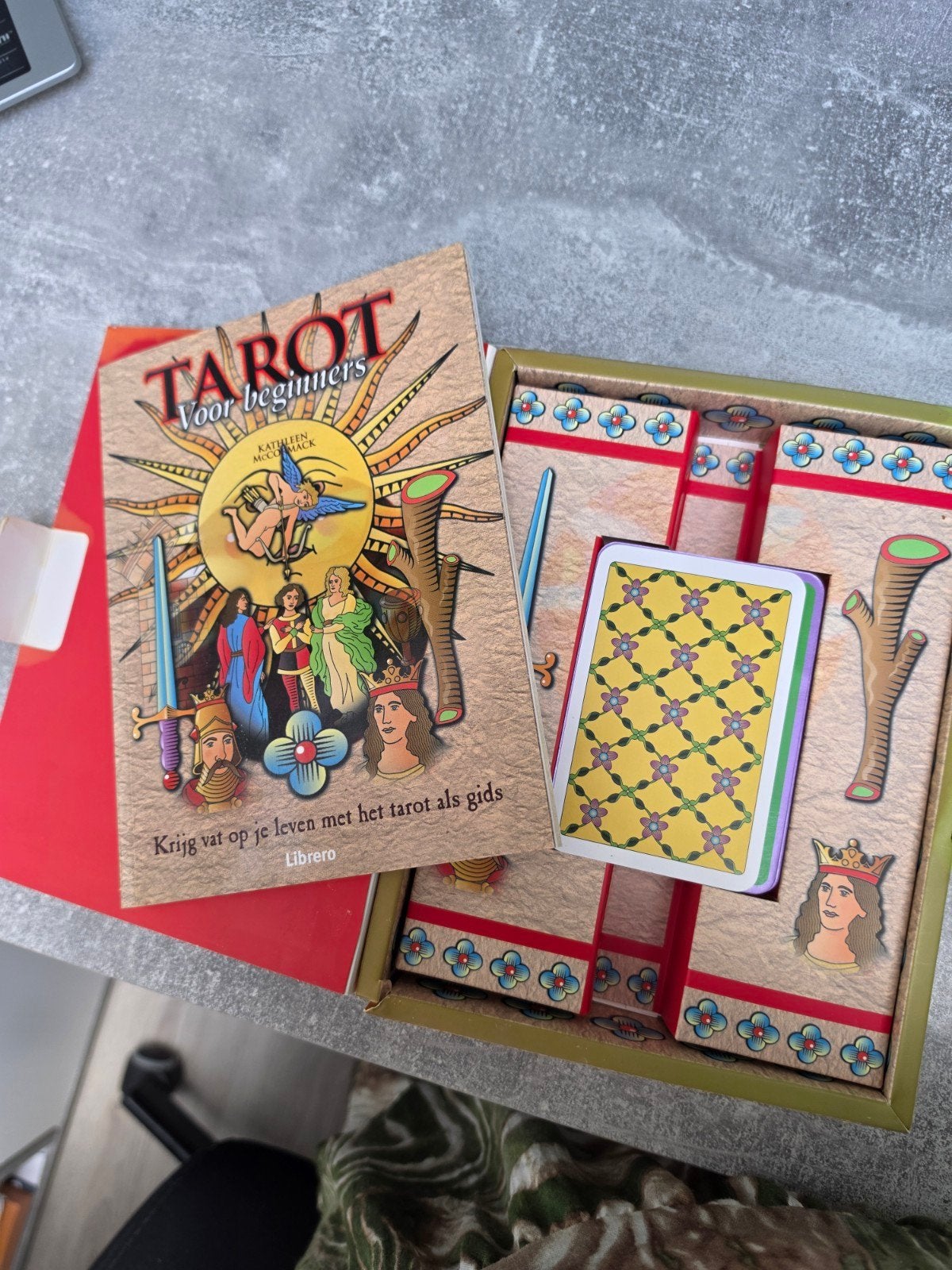 Tarot voor beginners - Boek met 78 kaarten, Tarot of Kaarten leggen, Ophalen of Verzenden, Zo goed als nieuw, Kathleen McCormack