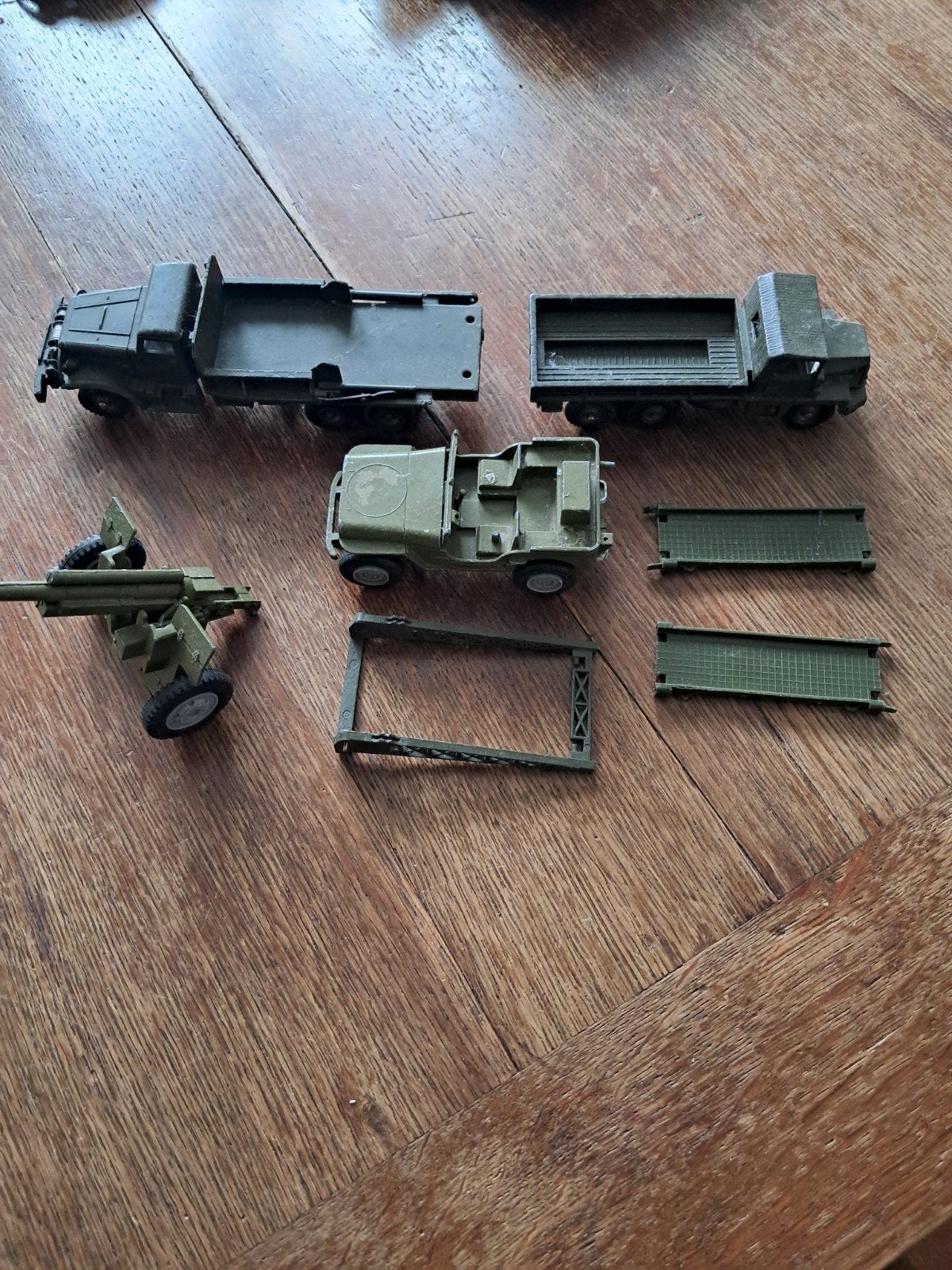 Vintage militaire speelgoedvoertuigen dinky toys, Ophalen of Verzenden, Gebruikt