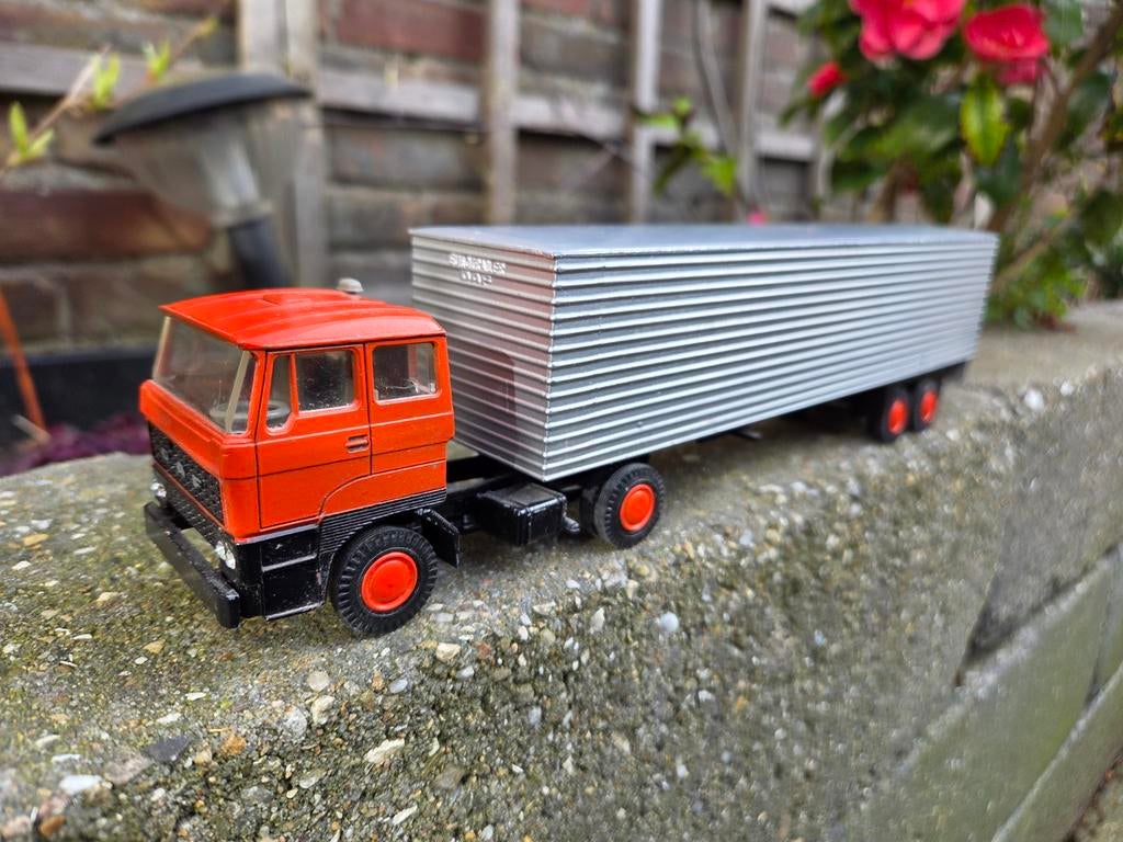 Liontoys Daf 2800 demo met kastenoplegger., Hobby en Vrije tijd, Modelauto's | 1:50, Ophalen of Verzenden, Zo goed als nieuw, Bus of Vrachtwagen