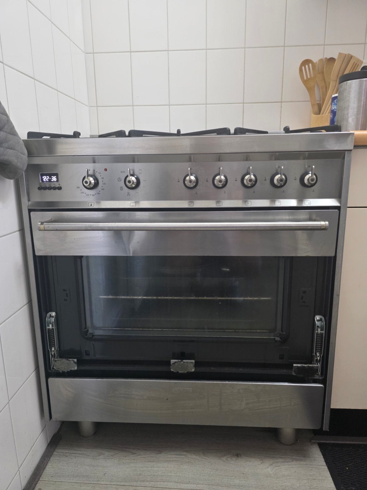 smeg fornuizen met oven, Witgoed en Apparatuur, Fornuizen, Ophalen, 4 kookzones, Zo goed als nieuw, Gas