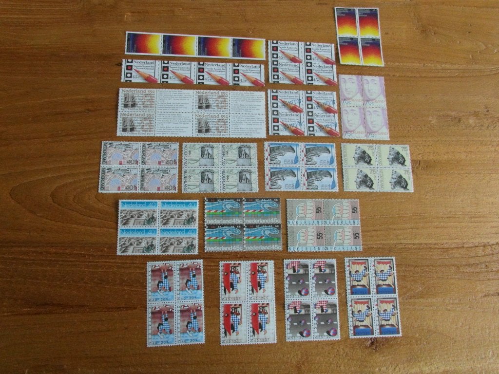 Blokken van 4 zegels uit jaargang 1977 Postfris, Postzegels en Munten, Ophalen of Verzenden, Na 1940, Postfris