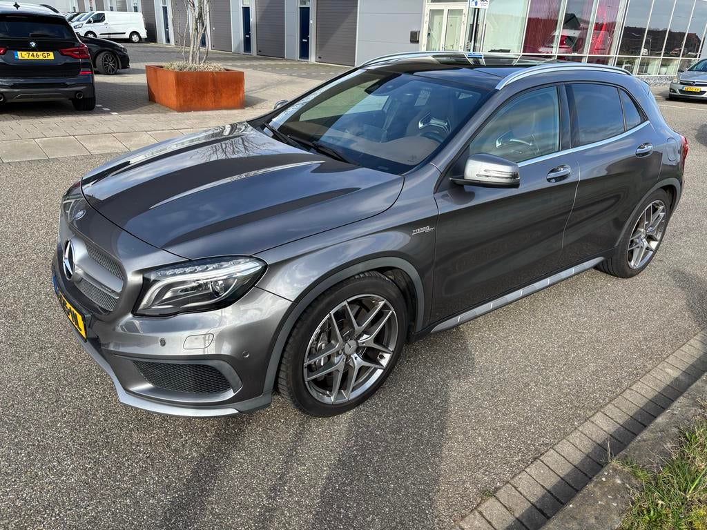 Mercedes-Benz GLA 45 AMG Nieuwe Banden+APK, Auto's, Mercedes-Benz, Particulier, GLA, 4x4, ABS, Achteruitrijcamera, Adaptieve lichten