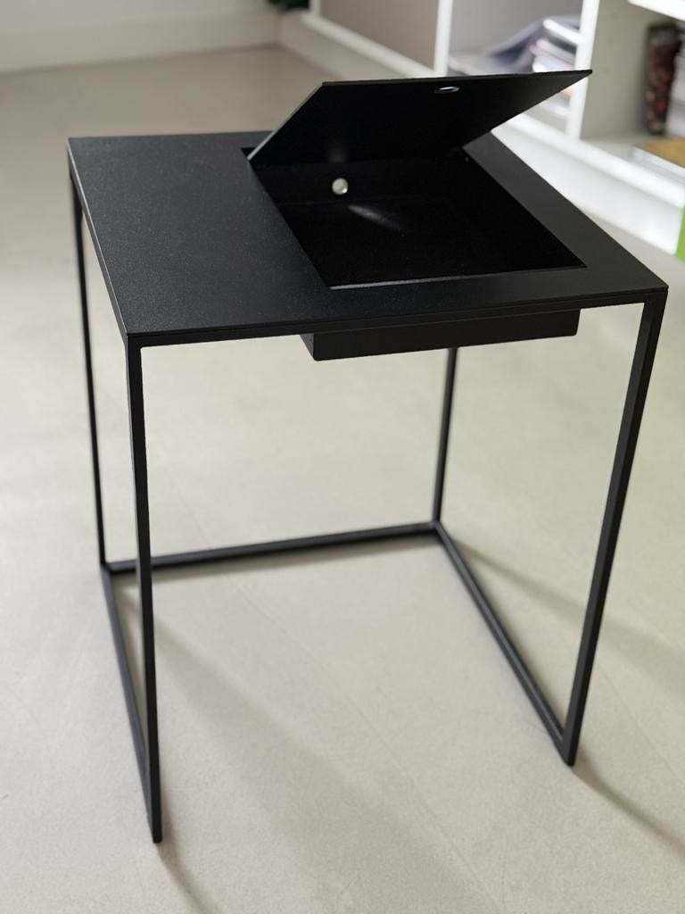Nachtkastjes, zwart metaal met opbergvak, Ophalen, Zo goed als nieuw, Metaal of Aluminium, Minder dan 45 cm