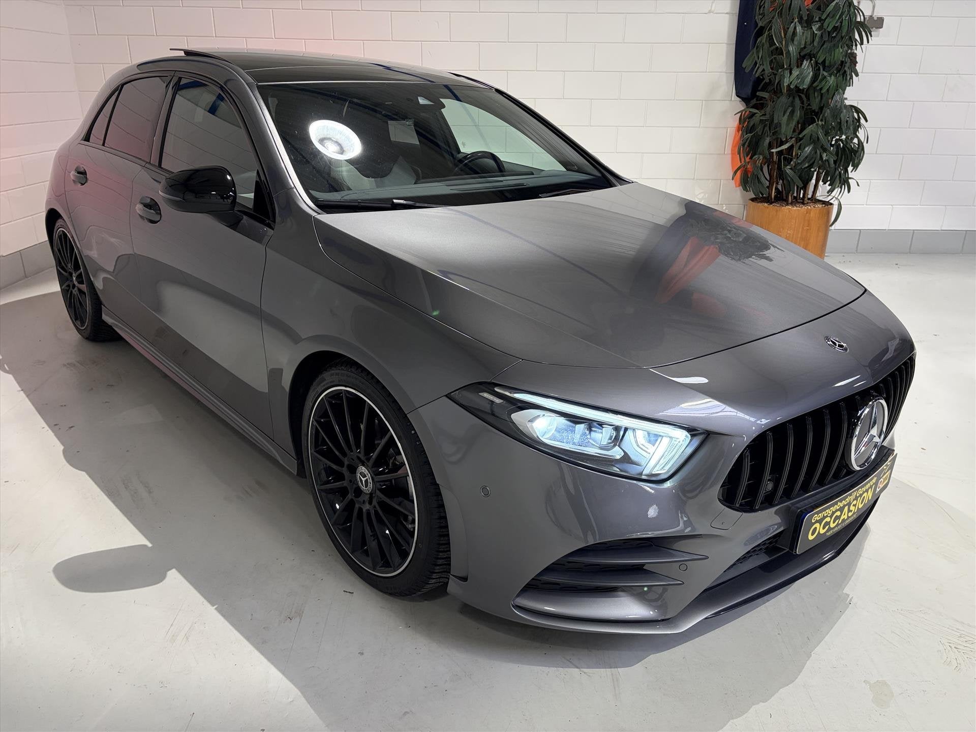 Mercedes A-Klasse A220 2.0T 190pk 7G-DCT AMG-Line, Pano, Bur, Auto's, Gebruikt, Euro 6, Automatische klimaatregeling, Leder