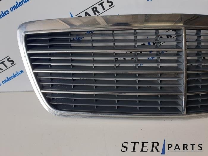 Grille van een Mercedes E-Klasse, Gebruikt, -, Ophalen of Verzenden, -