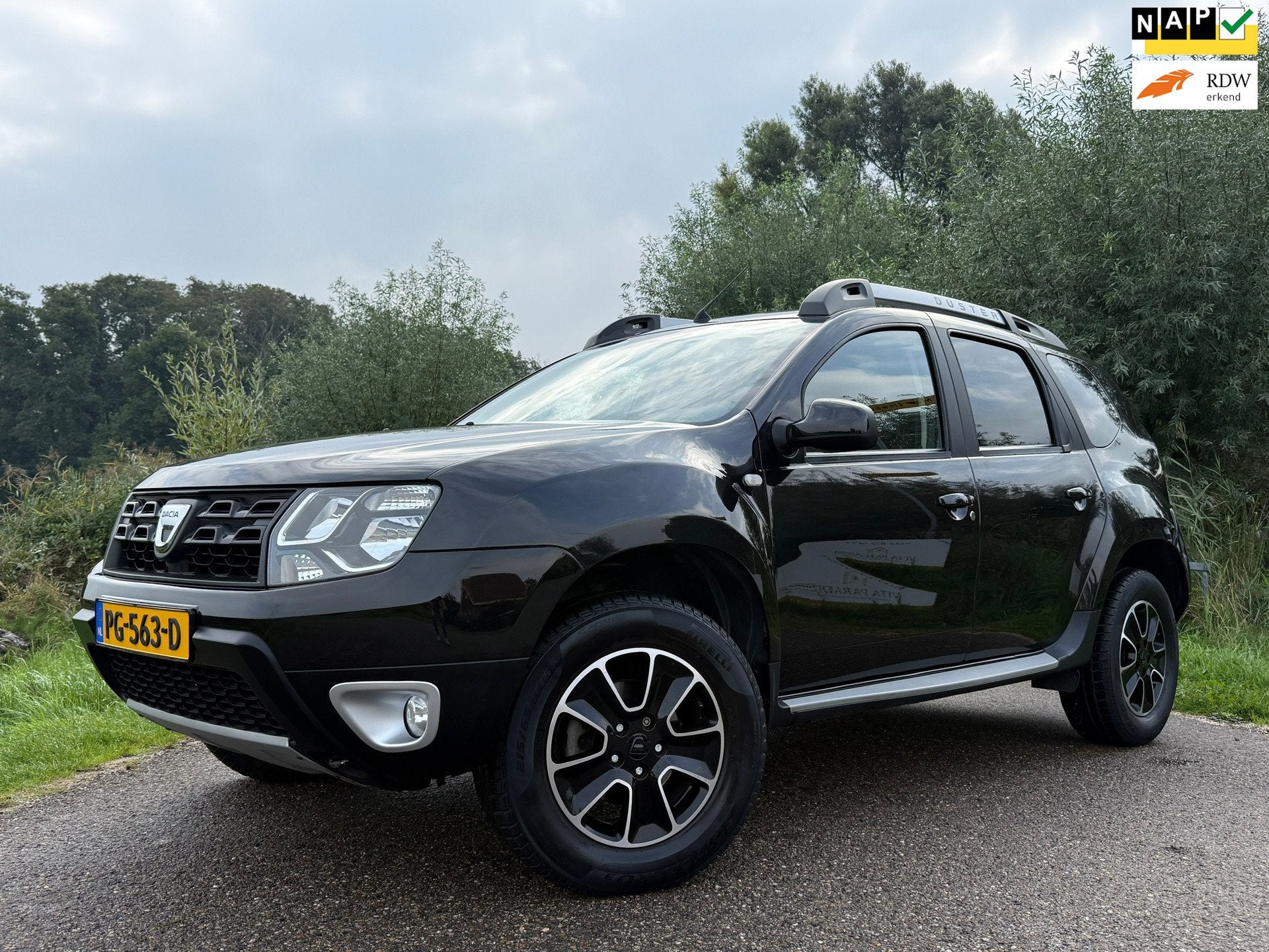 Dacia Duster 1.2 TCe Blackshadow | 2e Eigenaar | Leder | Cam, Auto's, Voorwielaandrijving, Dealer onderhouden, 125 pk, Gebruikt