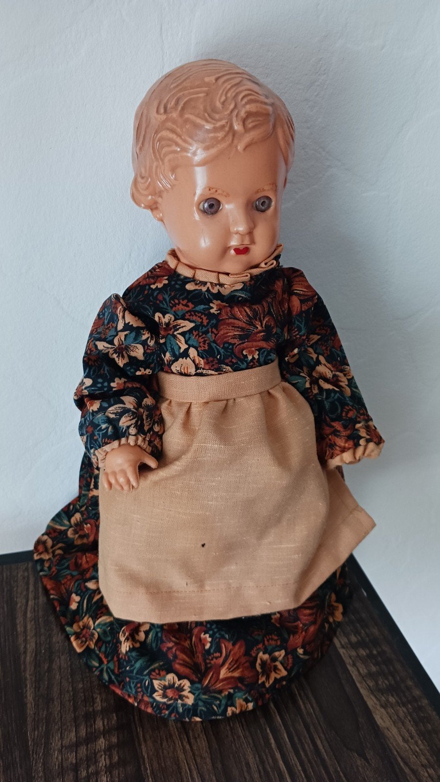Vintage Wildebras Pop met Bloemenjurk en Schort, Verzamelen, Poppen, Ophalen of Verzenden, Gebruikt, Pop