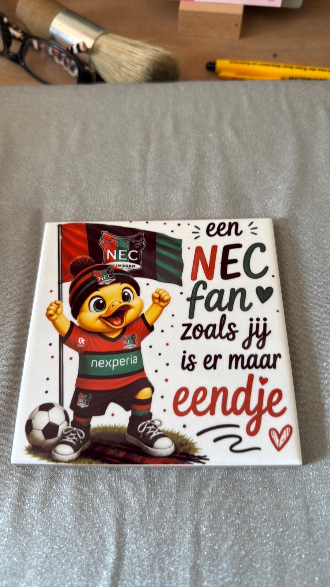 Tegeltje van NEC, Meerkleurig, Overige stijlen, Ophalen of Verzenden, Zo goed als nieuw