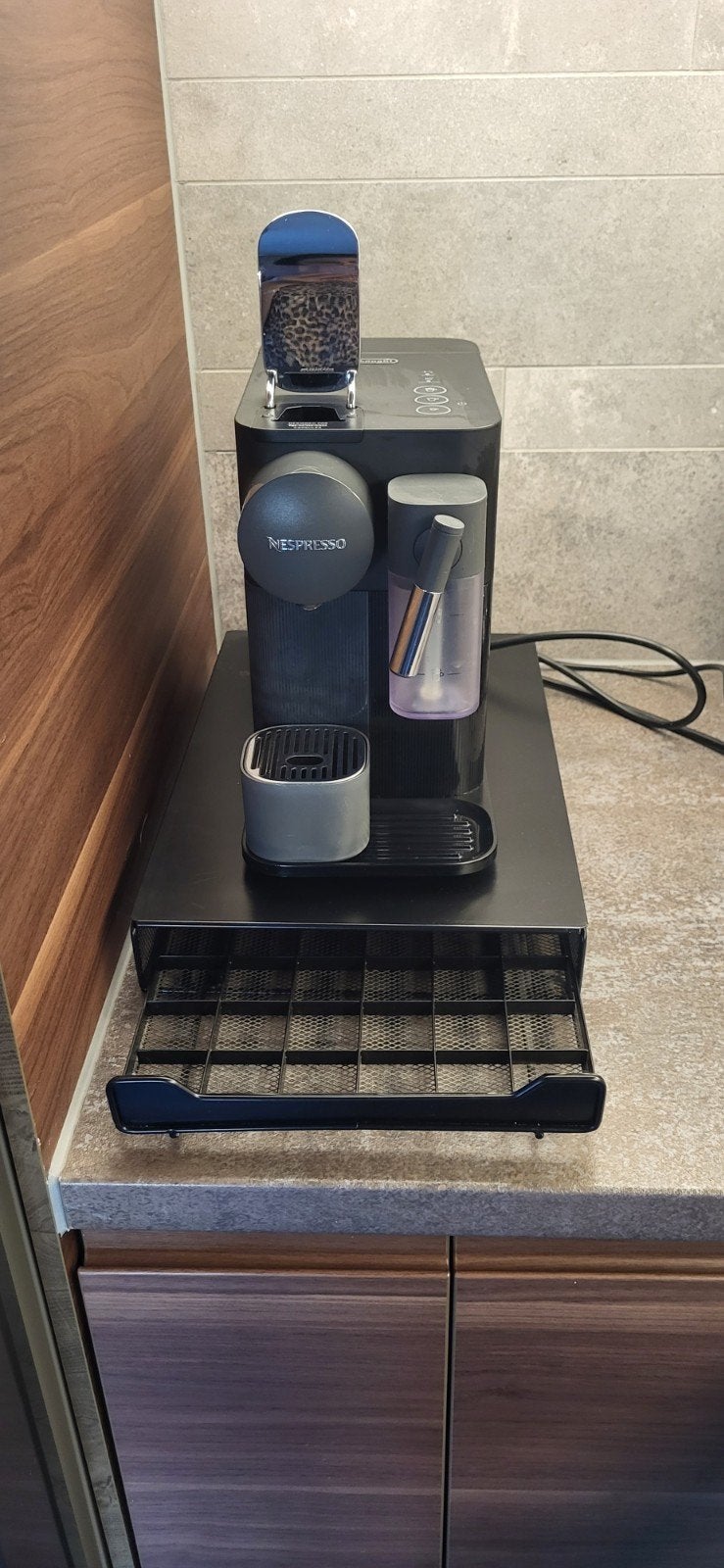 Dēlonghi Nespresso Lattisima One met koffiecups lade, Ophalen, 10 kopjes of meer, Koffiemachine, Zo goed als nieuw