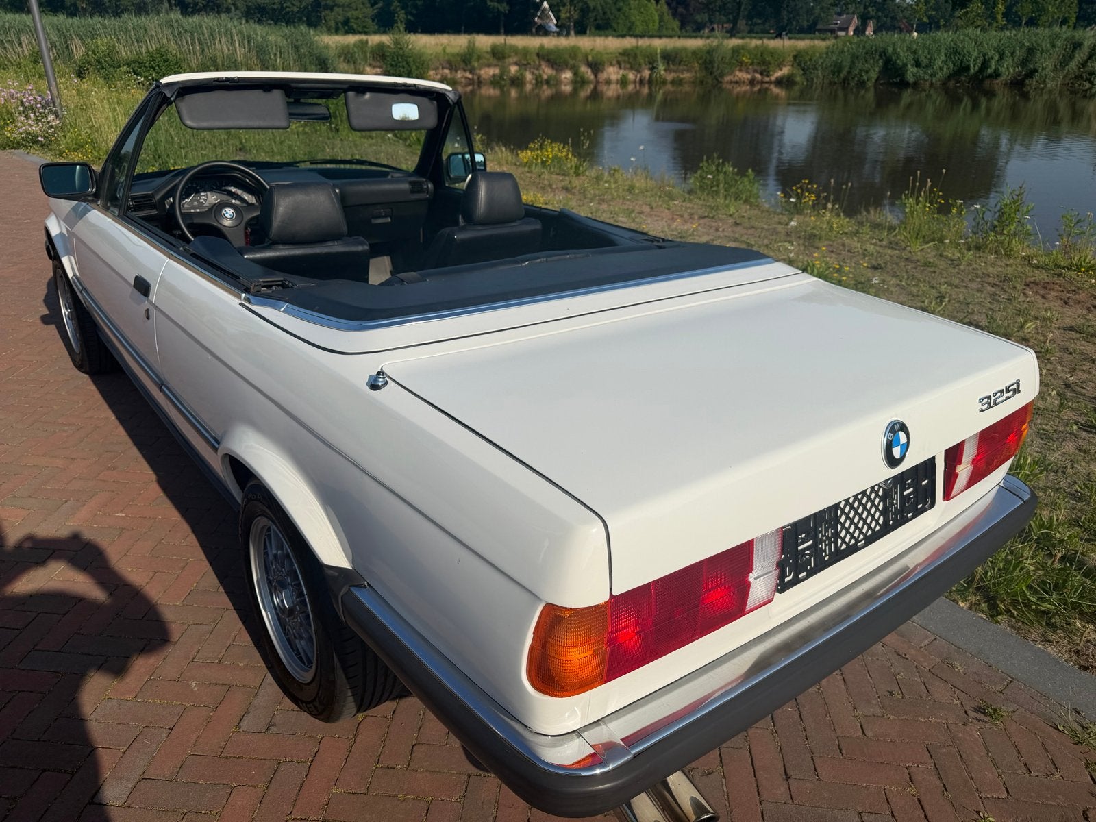 Bmw325 i aut.airco 98000km!!!, Auto's, Achterwielaandrijving, Zwart, Cabriolet, Leder
