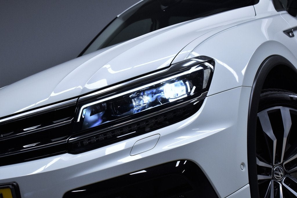 Volkswagen Tiguan 2.0 TSI 220pk Automaat 4Motion R-Line OrgN, Auto's, Gebruikt, 4 cilinders, 1984 cc, Wit