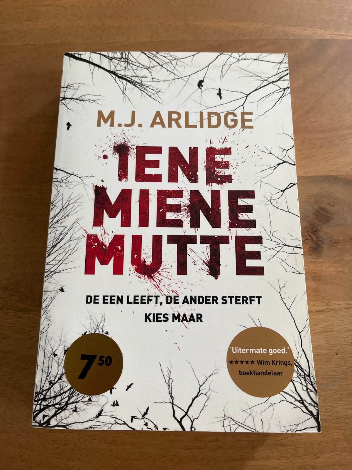 Iene Miene Mutte - M.J. Arlidge, Ophalen of Verzenden, Zo goed als nieuw, Europa overig
