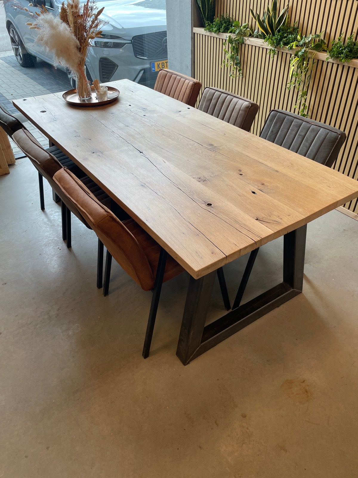 Eetkamertafel eiken wagondelen 4cm dik op stalen onderstel, Gebruikt, 200 cm of meer, Vijf personen of meer, Rechthoekig