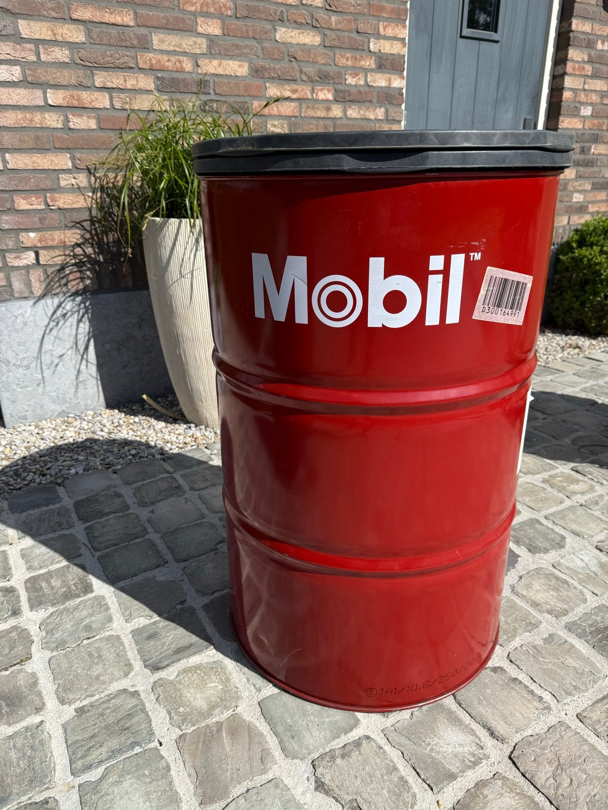 Rood Mobil olievat, Ophalen, Gebruikt