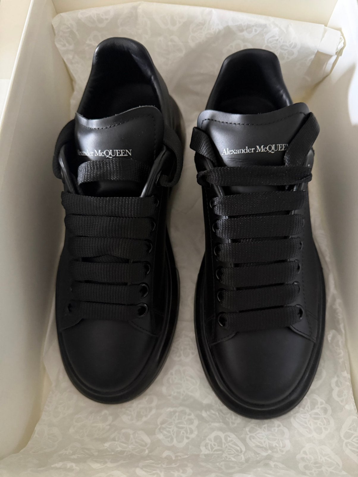 Alexander Mcqueen sneakers zwart  37+, Ophalen of Verzenden, Zo goed als nieuw, Zwart
