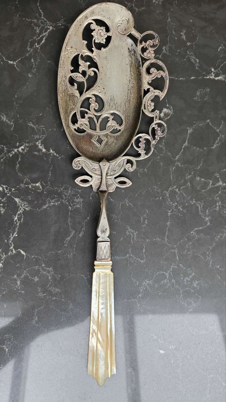Antieke Zilveren Lepel met Parelmoer Handvat 1852, Ophalen, Zilver