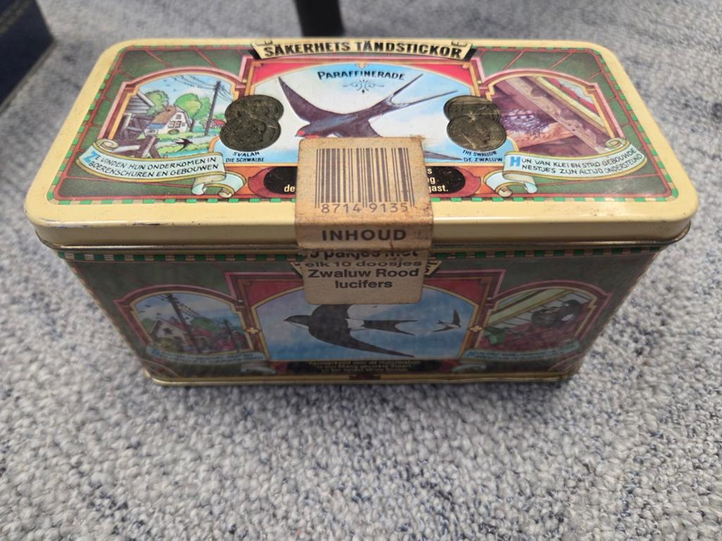 Vintage Zwaluw Rood lucifers blik - Sakerhets Tändstickor, Verzamelen, Ophalen of Verzenden