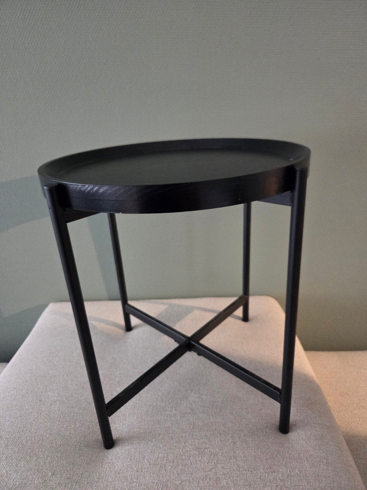 Zwart rond bijzettafeltje - Metaal/ houten blad, Huis en Inrichting, Tafels | Bijzettafels, Ophalen, Minder dan 45 cm, Minder dan 55 cm