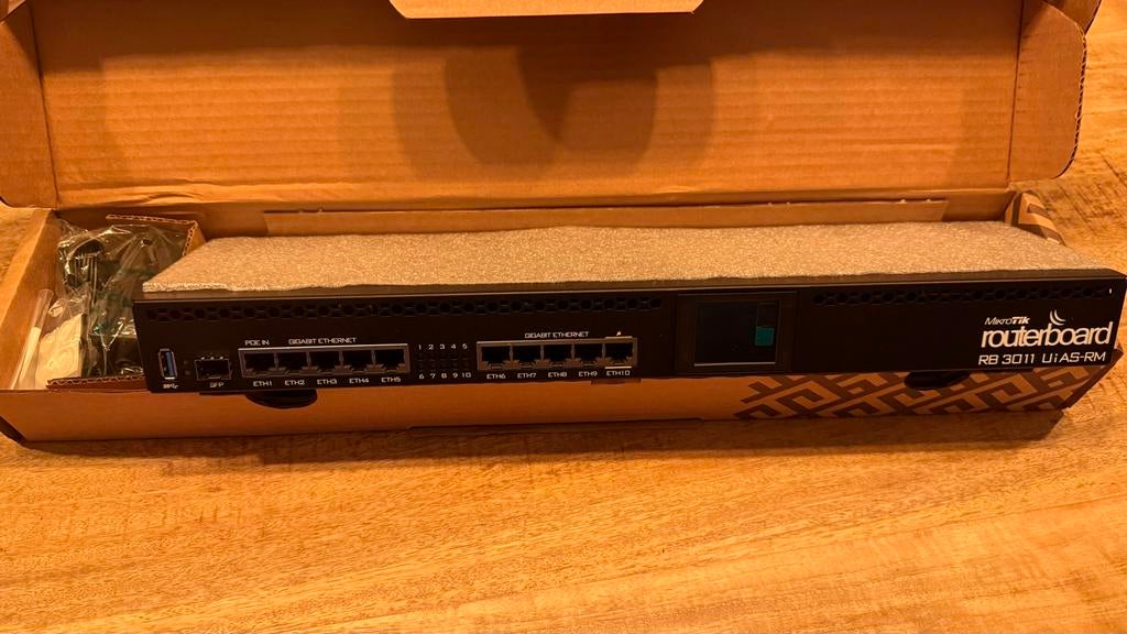 MikroTik Routerboard RB3011UiAS-RM nieuw in doos, Ophalen of Verzenden, Nieuw, Router