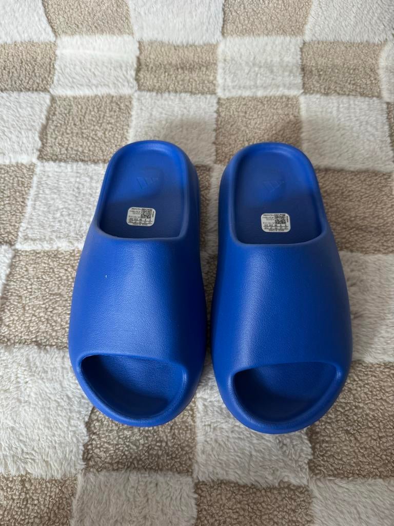 Adidas Yeezy Slides Azure EU39, Slippers, Blauw, Nieuw, Ophalen of Verzenden