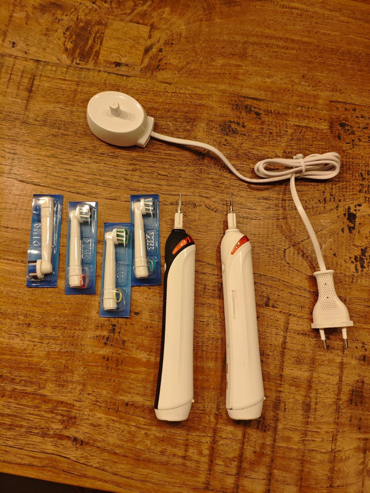 Oral B tandenborstel met oplader en opzetborstels, Ophalen of Verzenden, Nieuw, Mondverzorging