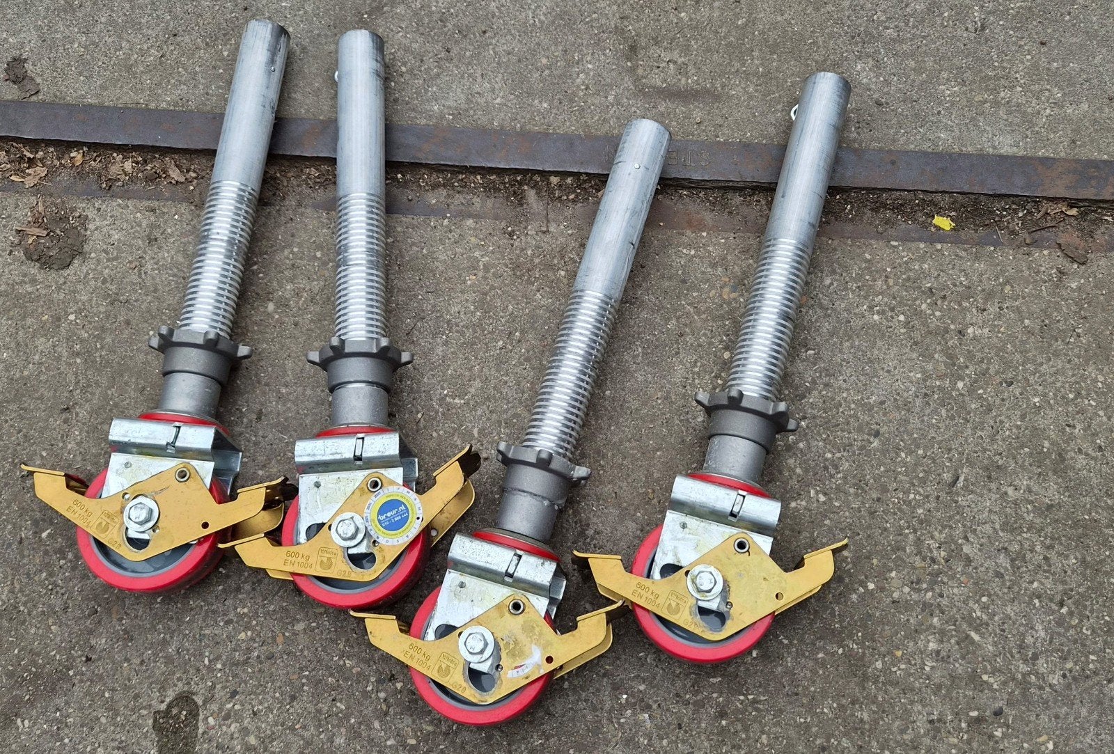 Te koop 4 altrex stel poten, Doe-het-zelf en Verbouw, Steigers, Altrex, Ophalen of Verzenden, Rolsteiger of Kamersteiger, Minder dan 2 meter