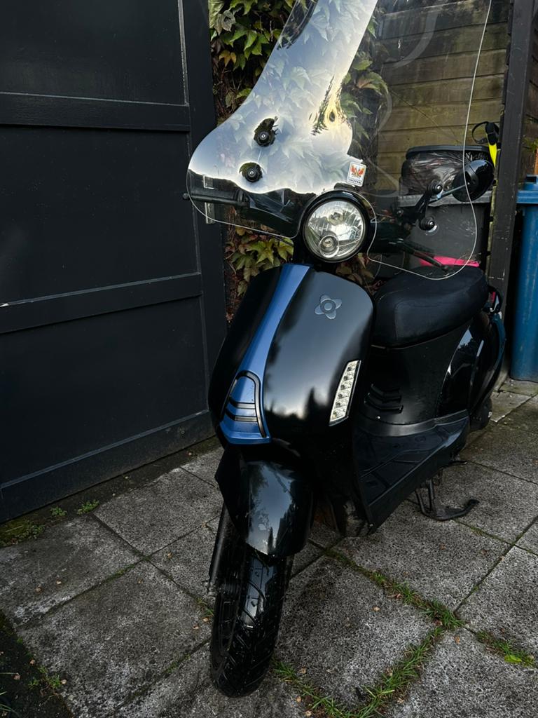 AMG Swan scooter zwart, Gebruikt, Benzine, Ophalen, Overige merken