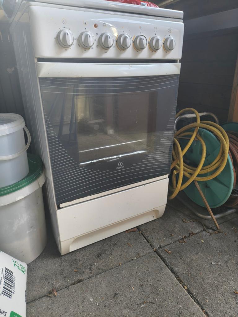 Indesit fornuis, Ophalen, Gebruikt, 4 kookzones, Gas