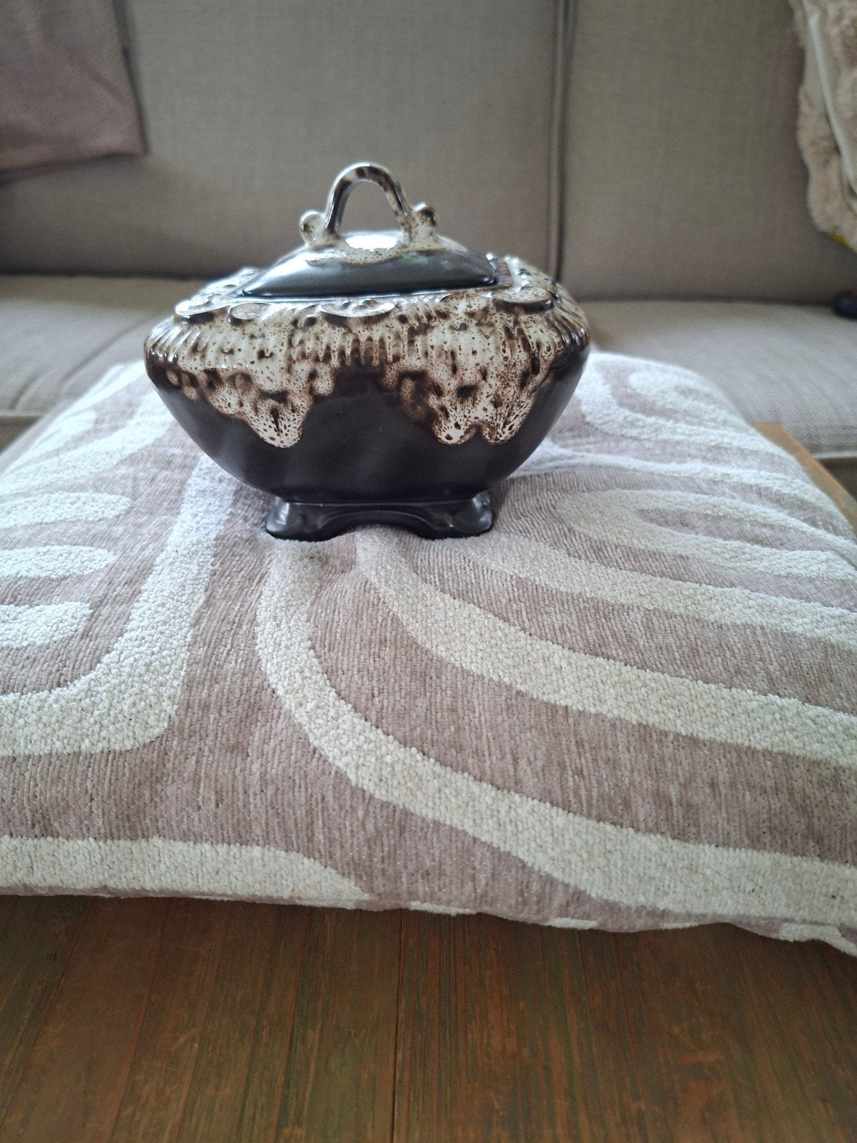 pot met deksel bruin wit, Antiek en Kunst, Ophalen