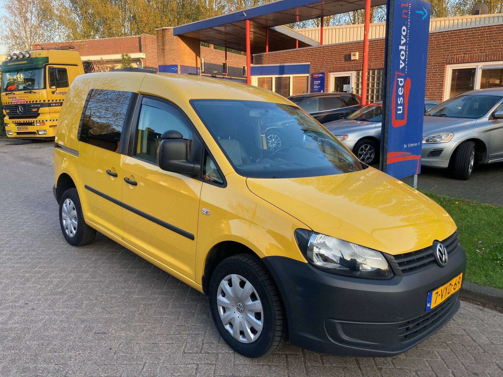 Volkswagen Caddy 1.6 tdi 102PK DSG met nieuwe APK., Gebruikt, 4 cilinders, 700 kg, Volkswagen
