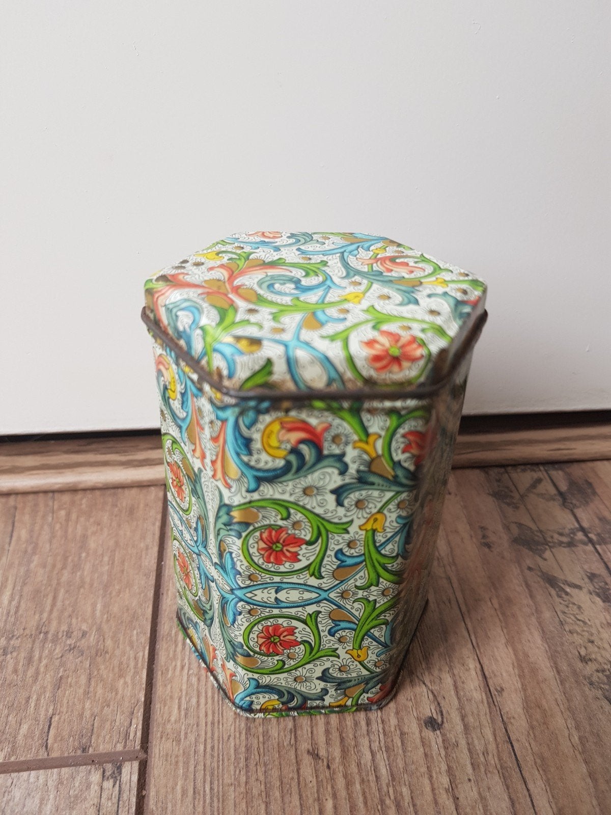 Oud thee blik bloemen met inhoud engels van elite tins, Verzamelen, Blikken, Ophalen of Verzenden, Gebruikt, Thee