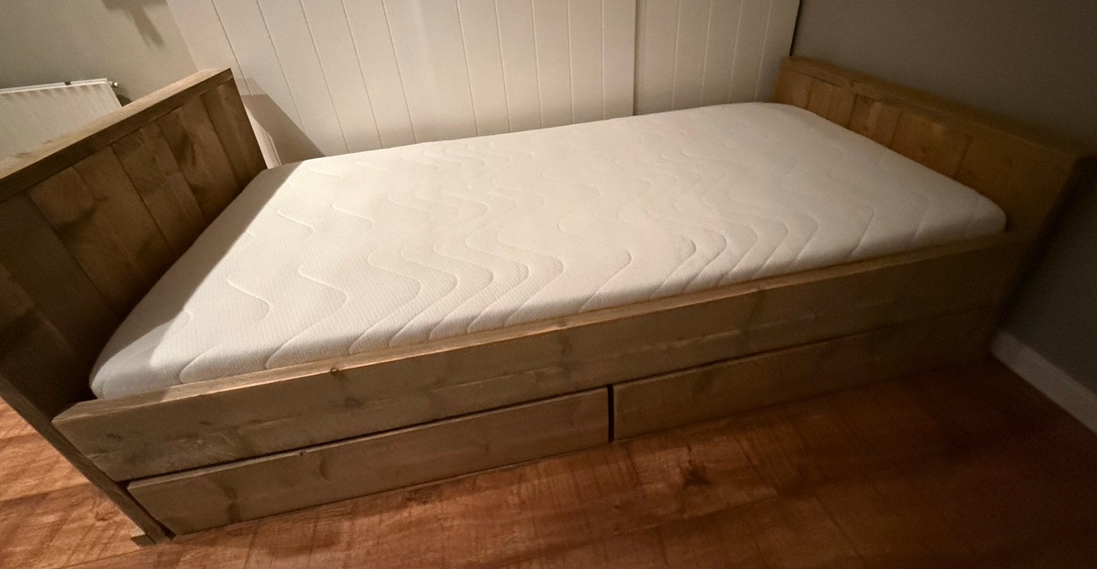 Steigerhouten eenpersoonsbed met matras en lades, 90 cm, Eenpersoons, Bruin, Steigerhout