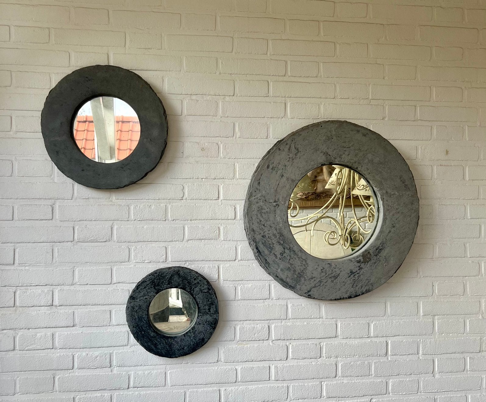 3 ronde betonnen spiegels, Huis en Inrichting, Woonaccessoires | Spiegels, Ophalen, Rond, Zo goed als nieuw, Minder dan 100 cm