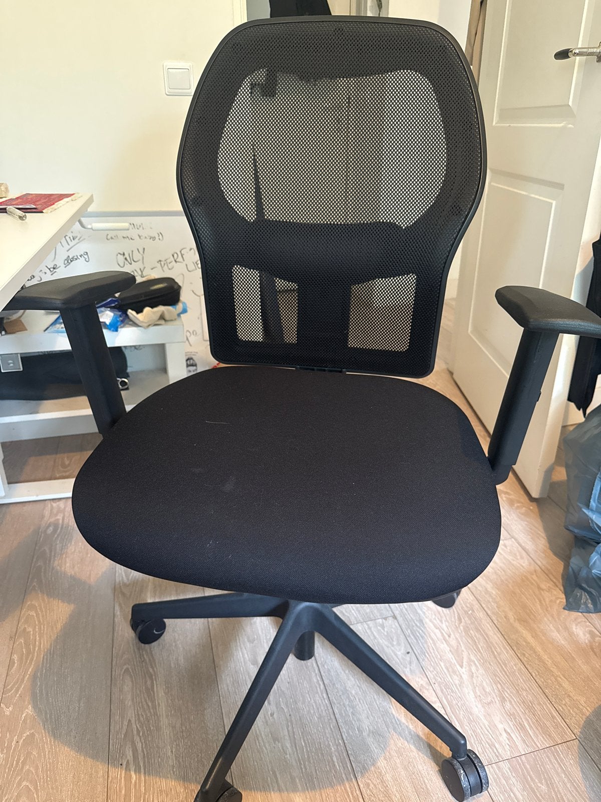 Zwarte Ergonomisch Bureaustoel / Black Ergonomic DeskChair, Ophalen, Zwart, Zo goed als nieuw, Bureaustoel