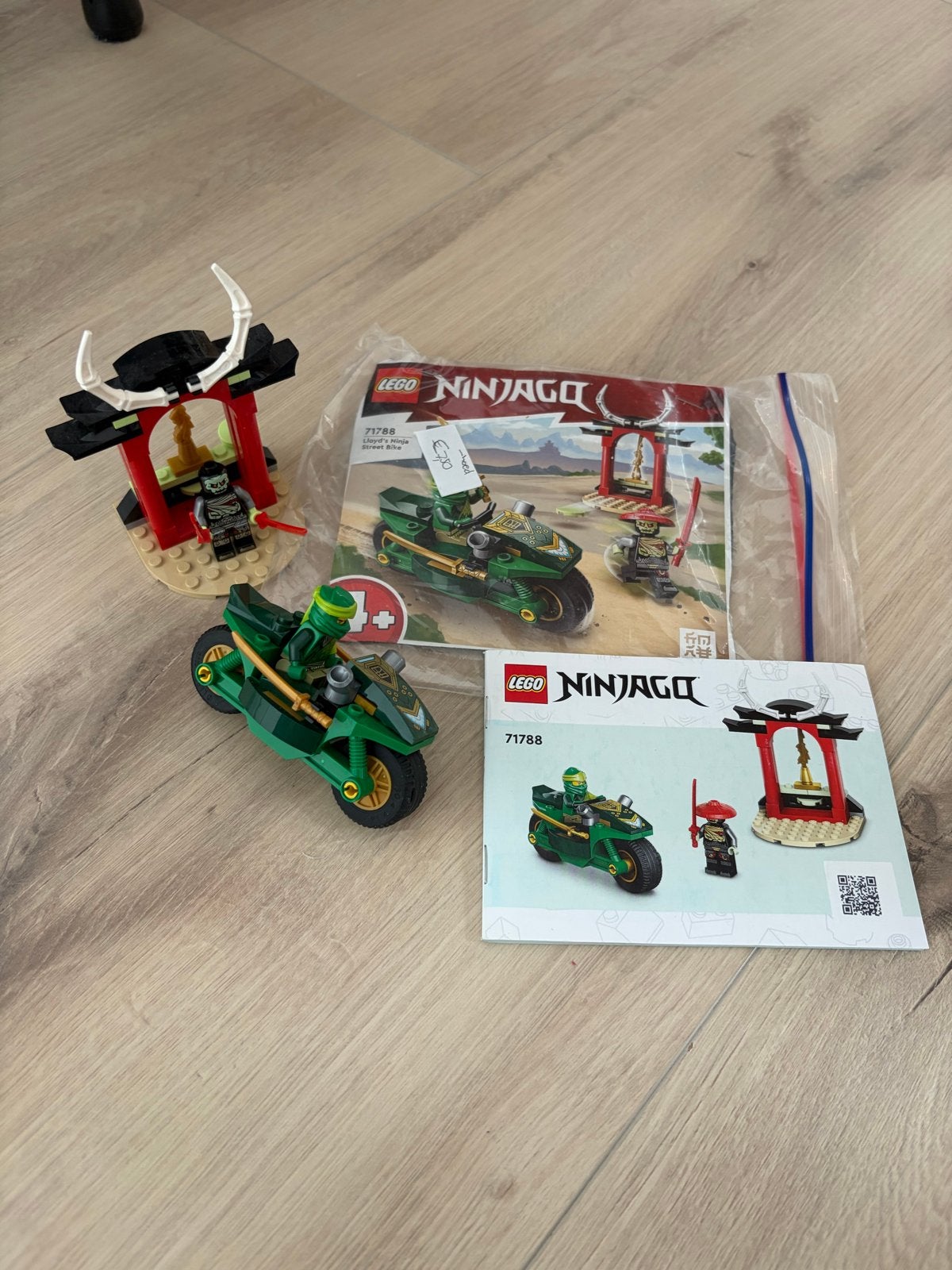 LEGO Ninjago Lloyd's Ninjafiets 71788 met tempel, Ophalen, Zo goed als nieuw, Overige merken