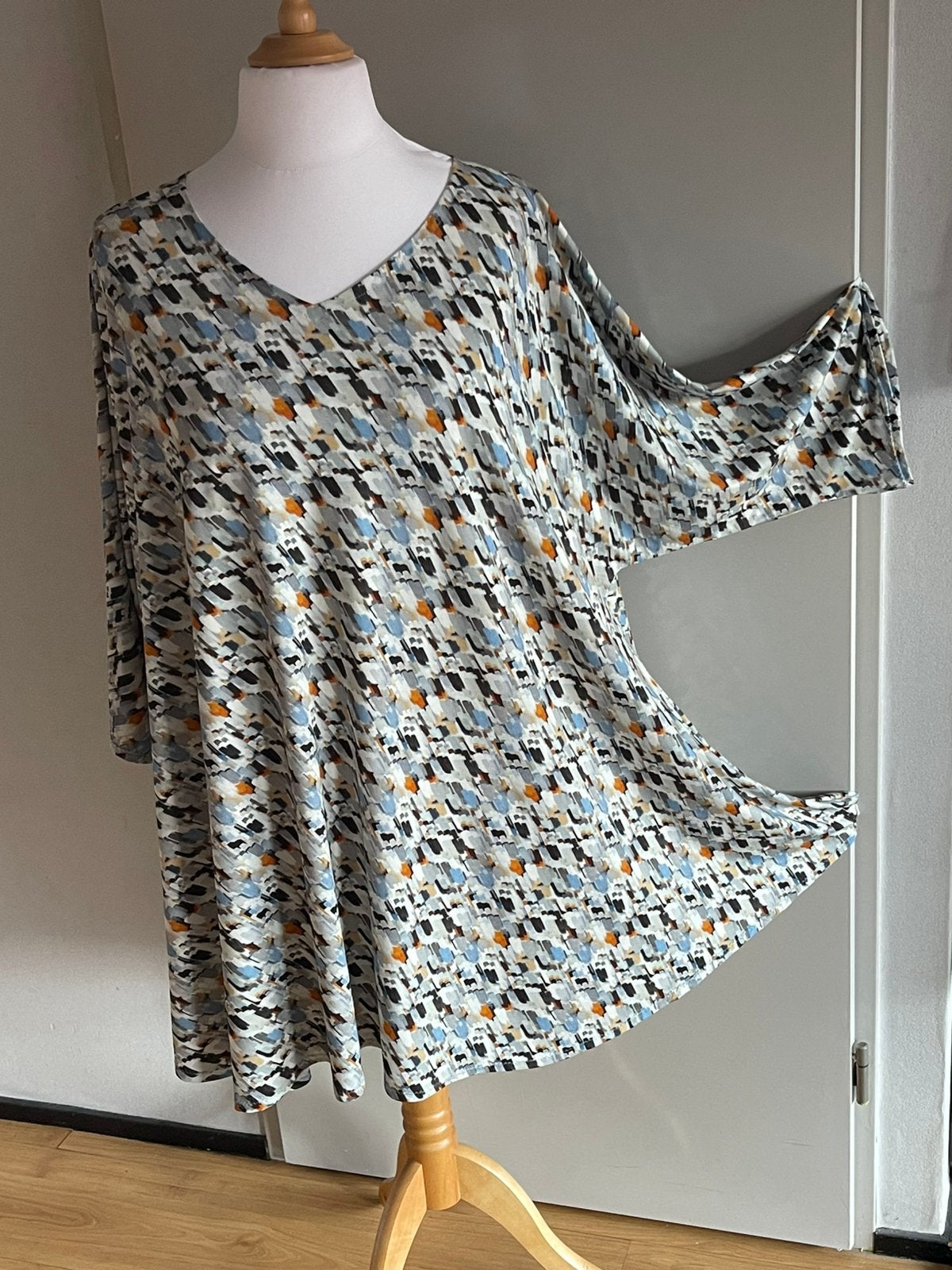 Peet: SALE V-hals A-lijn tuniek in herfsttinten tot maat 58, Meerkleurig, Blouse of Tuniek, Nieuw, Ophalen of Verzenden