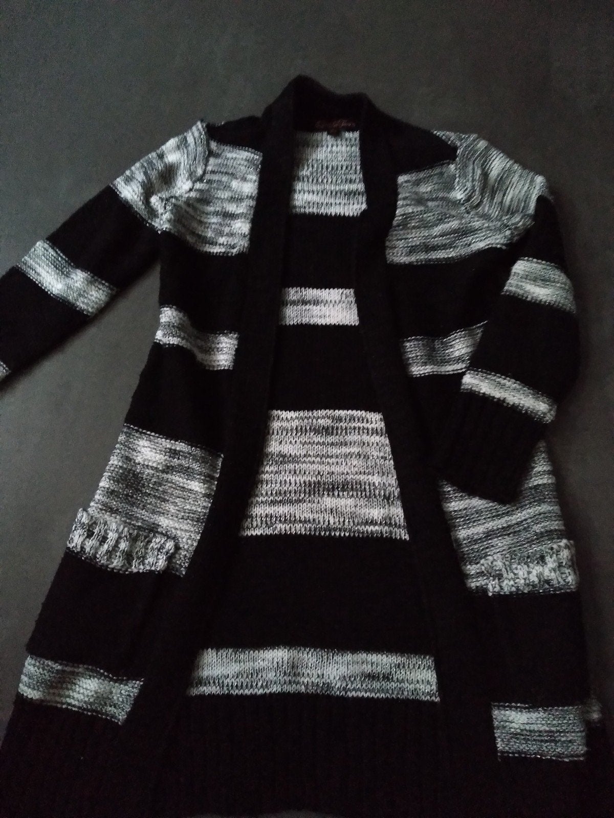 Meisjes vest zwart/wit gestreept maat 122/128, Kinderen en Baby's, Kinderkleding | Maat 122, Gebruikt, Meisje, Trui of Vest, Ophalen