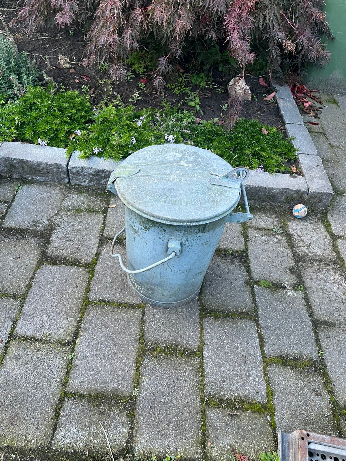 Zinken vuilnisbak eindhoven, Ophalen