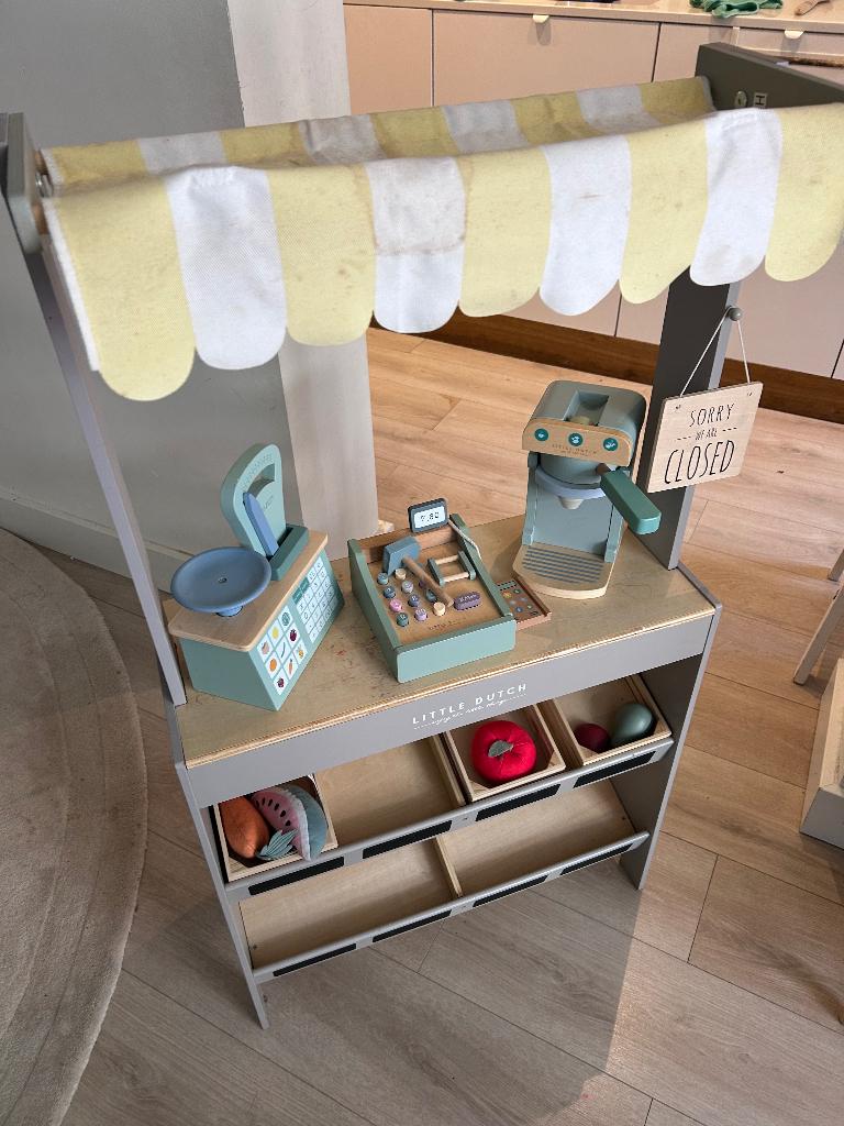 Little Dutch winkeltje met accessoires, Kinderen en Baby's, Speelgoed | Houten speelgoed, Ophalen, Zo goed als nieuw, Meubelstuk of Keukentje