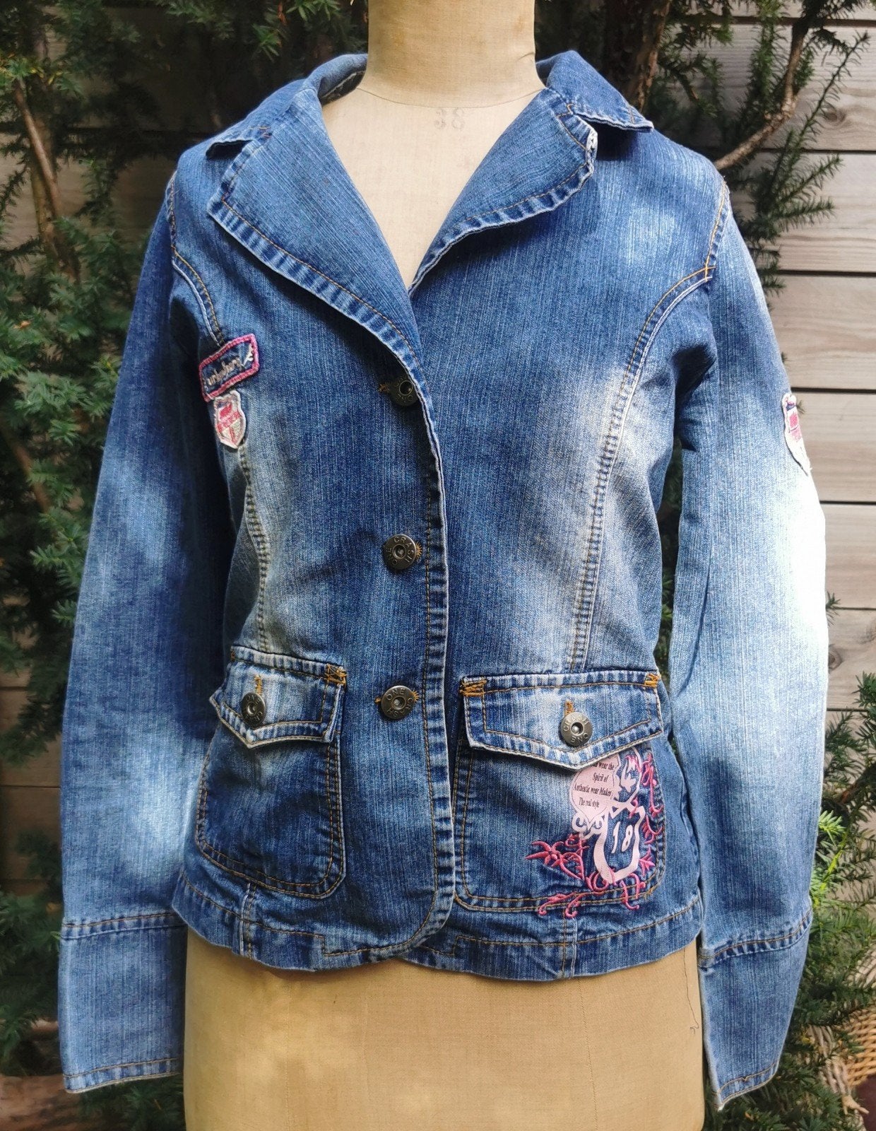 Stoer spijkerjasje met patches en borduursels, Maat 38/40 (M), Crash One, Blauw, Ophalen of Verzenden