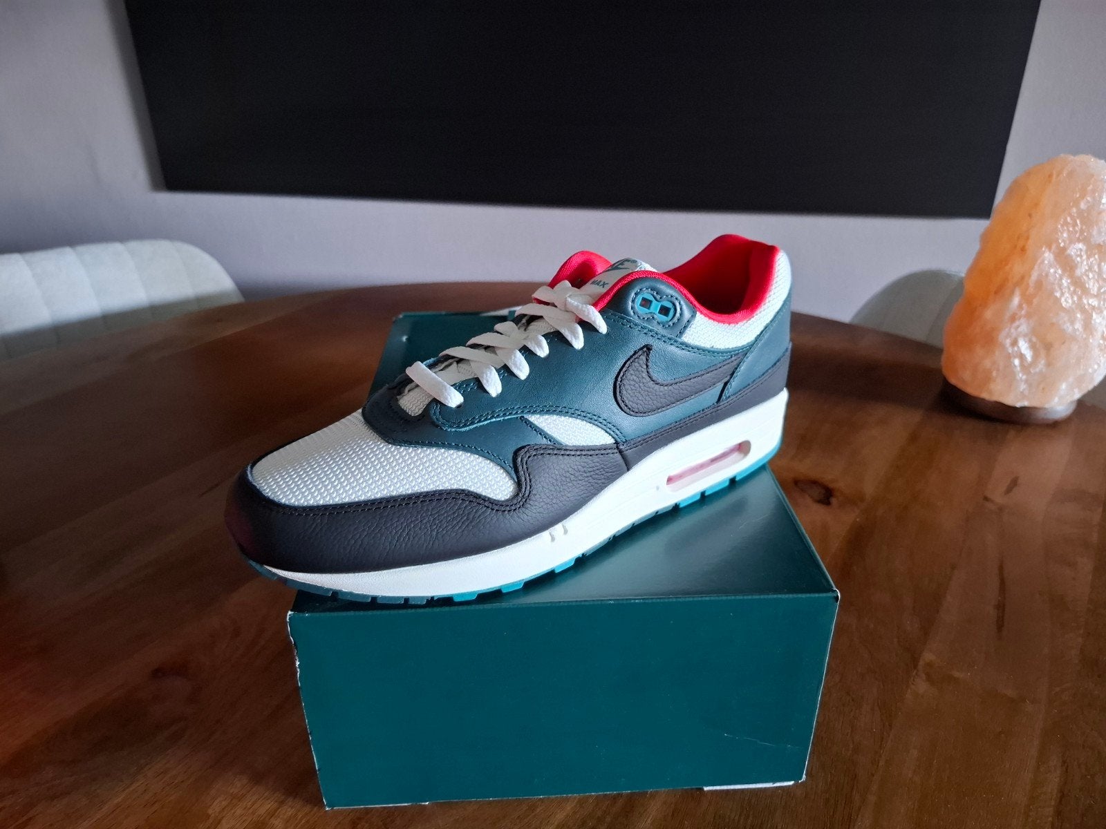 Nike air max 1 87 lebron james liverpool 45 11 180 euro, Kleding | Heren, Schoenen, Ophalen of Verzenden, Nieuw, Overige kleuren