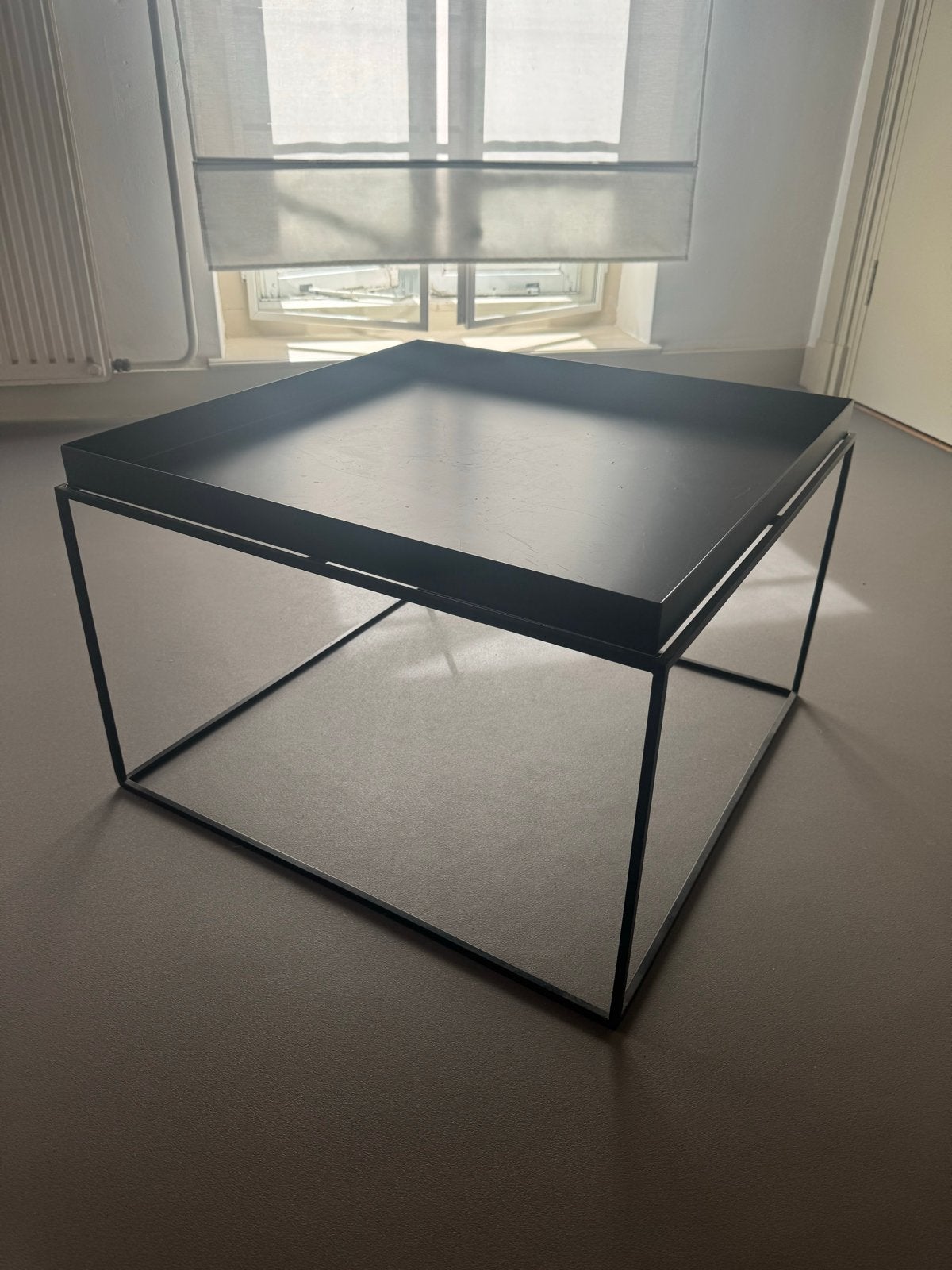 HAY Tray koffie/bijzettafel - Zwart, 60x60x40 cm, 2 stuks, Huis en Inrichting, Tafels | Salontafels, Ophalen, Gebruikt, Vierkant