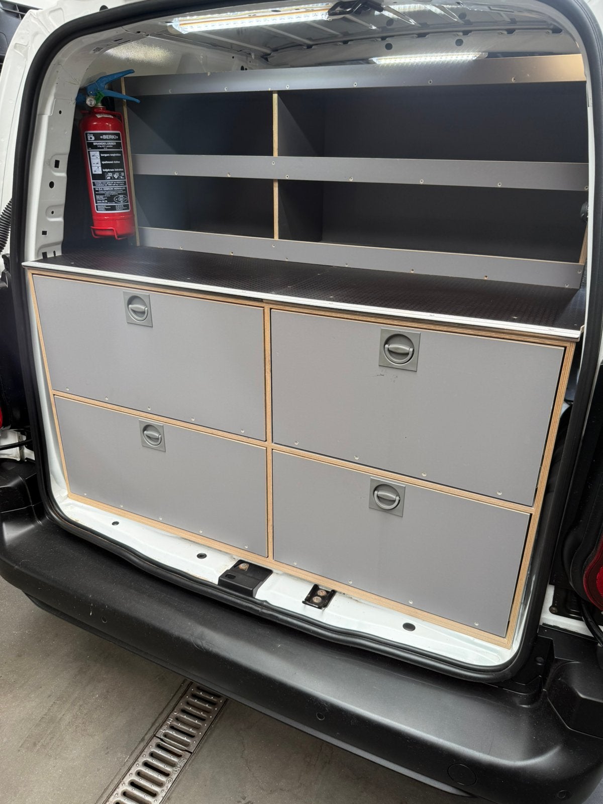 Opel Combo/Peugeot Partner/Citroen Berlingo Kastinrichting, Ophalen, Gebruikt, Opel