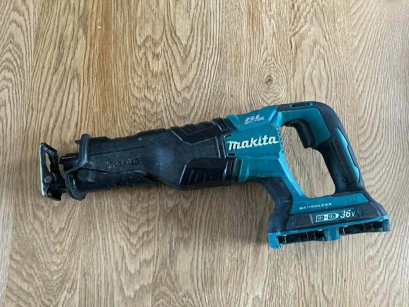 Makita Reciprozaag 2x18V DJR360, Gebruikt, 70 mm of meer, Ophalen of Verzenden, Makita